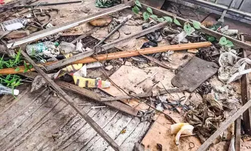 Kerala : पट्टिमट्टम शॉपिंग कॉम्प्लेक्स नशे का अड्डा बन गया Kerala : पट्टिमट्टम शॉपिंग कॉम्प्लेक्स नशे का अड्डा बन गया