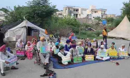JAC का दावा, अदालत ने DC को लतीफपुरा रोड से प्रदर्शनकारियों को हटाने का आदेश दिया JAC का दावा, अदालत ने DC को लतीफपुरा रोड से प्रदर्शनकारियों को हटाने का आदेश दिया