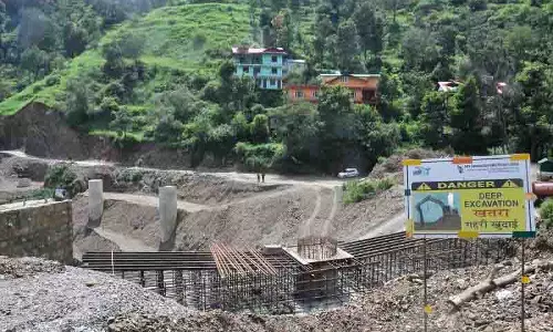 चार लेन परियोजना के आगे बढ़ने से Shimla के ग्रामीणों को सड़क ढहने का डर