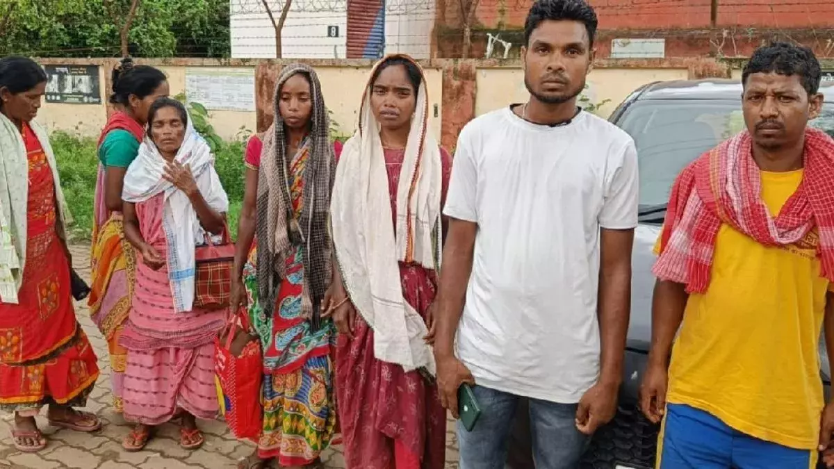 Dumka: ट्रैक्टर और बाइक की टक्कर में बड़ा हादसा, युवक की मौके पर मौत Dumka: ट्रैक्टर और बाइक की टक्कर में बड़ा हादसा, युवक की मौके पर मौत