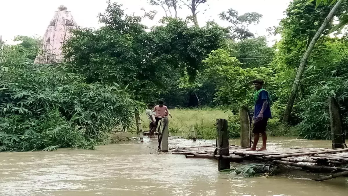 Aurangabad : पुनपुन नदी में आई बाढ़ से डायवर्सन डूबा, यातायात पर लगा ब्रेक