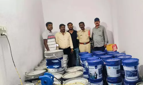 Telangana: नकली लुब्रिकेंट बेचने के आरोप में 1 व्यक्ति गिरफ्तार Telangana: नकली लुब्रिकेंट बेचने के आरोप में 1 व्यक्ति गिरफ्तार