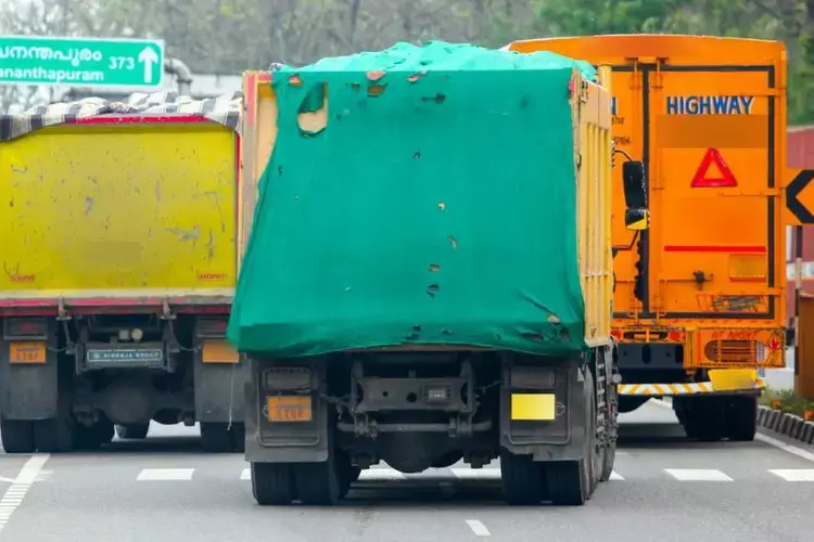 Tamil Nadu से आने वाली ओवरलोड खदान लॉरियों पर सतर्कता विभाग की कार्रवाई Tamil Nadu से आने वाली ओवरलोड खदान लॉरियों पर सतर्कता विभाग की कार्रवाई