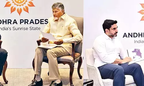 Andhra : सीएम चंद्रबाबू और मंत्री लोकेश सिंगापुर में व्यस्त Andhra : सीएम चंद्रबाबू और मंत्री लोकेश सिंगापुर में व्यस्त