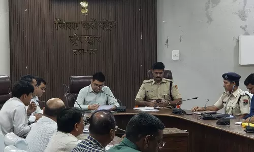 Dungarpur में धरती आबा अभियान की तैयारियों की समीक्षा, अधिकारियों ने की बैठक