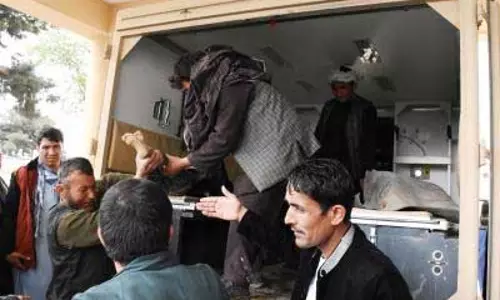 अफगानिस्तान के बामियान में सड़क हादसा, 1 की मौत, 14 घायल अफगानिस्तान के बामियान में सड़क हादसा, 1 की मौत, 14 घायल