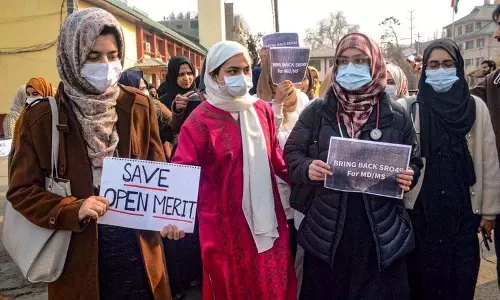 J&K सरकार द्वारा 621 पदों के विज्ञापन पर ओपन मेरिट के छात्रों ने जताई आपत्ति J&K सरकार द्वारा 621 पदों के विज्ञापन पर ओपन मेरिट के छात्रों ने जताई आपत्ति