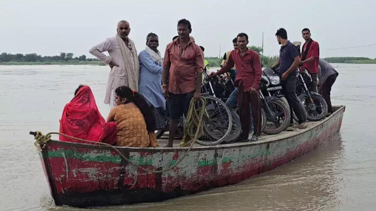 Gonda: घाघरा नदी फिर उफान पर, खतरे के निशान के करीब; सरयू का भी जलस्तर बढ़ा