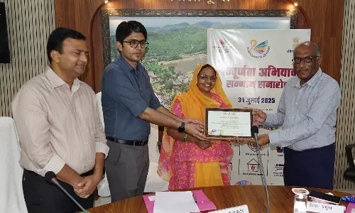 Bundi: जिला प्रमुख और कलेक्टर ने उत्कृष्ट सेवा देने वालों को किया सम्मानित