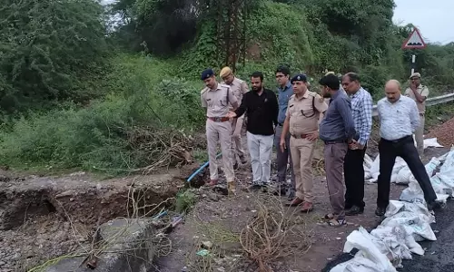 Bundi: जिला कलेक्टर ने लाखेरी उपखंड क्षेत्र का किया दौरा Bundi: जिला कलेक्टर ने लाखेरी उपखंड क्षेत्र का किया दौरा