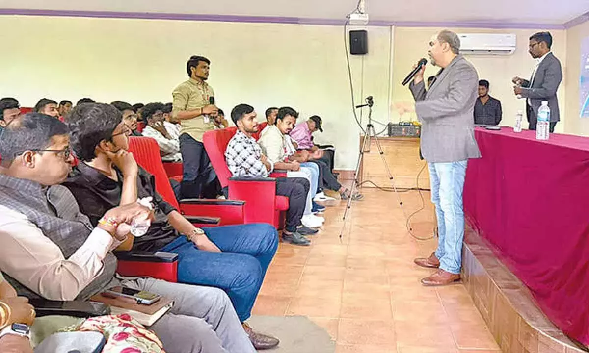 GIET में प्री-प्लेसमेंट वार्ता का आयोजन