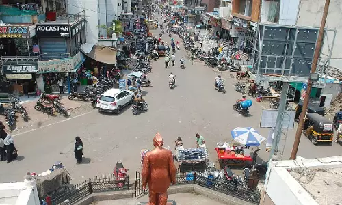 हरसुल में सड़क चौड़ीकरण पर विरोध, लोग सड़क पर उतर आए
