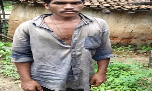CG NEWS: मोबाइल के लिए पैसे न मिलने पर बेटे ने की पिता की हत्या, आरोपी गिरफ्तार CG NEWS: मोबाइल के लिए पैसे न मिलने पर बेटे ने की पिता की हत्या, आरोपी गिरफ्तार