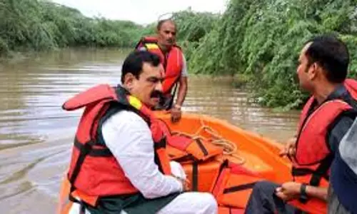 Datia: मंत्री मिश्रा ने दतिया के बाढ़ पीड़ितों से किया संवाद