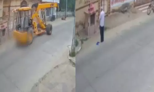 गुजरात में तेज रफ्तार क्रेन की चपेट में आने से बुजुर्ग की मौत
