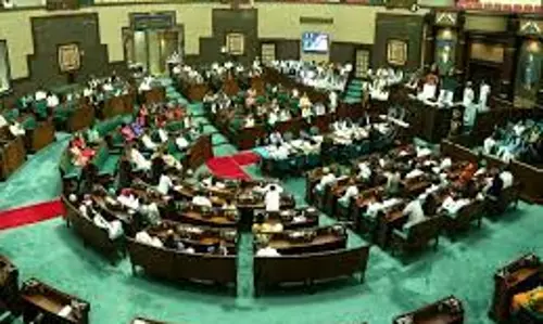 Bhopal: नेता प्रतिपक्ष का सरकार पर कटाक्ष, कांग्रेस ने छोड़ दिया सदन Bhopal: नेता प्रतिपक्ष का सरकार पर कटाक्ष, कांग्रेस ने छोड़ दिया सदन