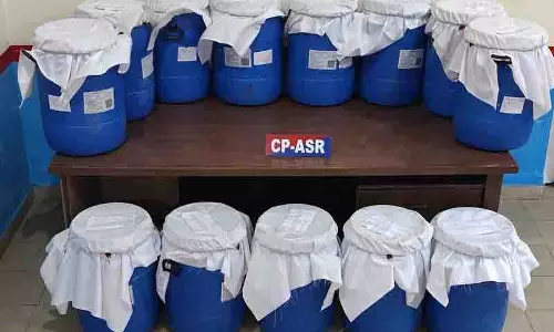 Amritsar पुलिस ने बड़े फार्मा ओपिओइड नेटवर्क का भंडाफोड़ किया, 6 गिरफ्तार Amritsar पुलिस ने बड़े फार्मा ओपिओइड नेटवर्क का भंडाफोड़ किया, 6 गिरफ्तार
