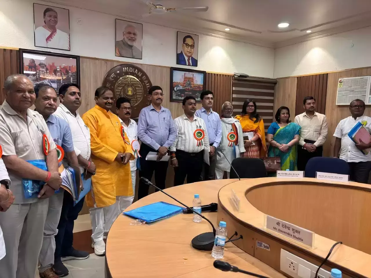 Amethi: डीआरएम के सामने रेलवे स्टेशनों की कमियों पर चर्चा Amethi: डीआरएम के सामने रेलवे स्टेशनों की कमियों पर चर्चा