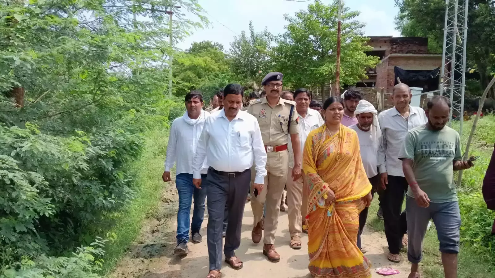 Auraiya: बाढ़ की संभावना पर औरैया में अधिकारियों ने किया दौरा Auraiya: बाढ़ की संभावना पर औरैया में अधिकारियों ने किया दौरा