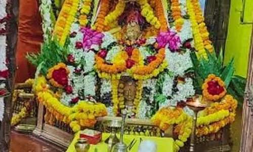 Varanasi: सावन के तीसरे गुरुवार को बृहस्पति देव का भव्य पूजा और श्रृंगार Varanasi: सावन के तीसरे गुरुवार को बृहस्पति देव का भव्य पूजा और श्रृंगार