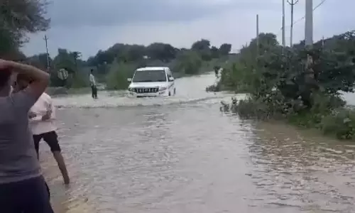 Auraiya: बाढ़ के कारण भीखेपुर-जगम्मनपुर मार्ग बंद Auraiya: बाढ़ के कारण भीखेपुर-जगम्मनपुर मार्ग बंद
