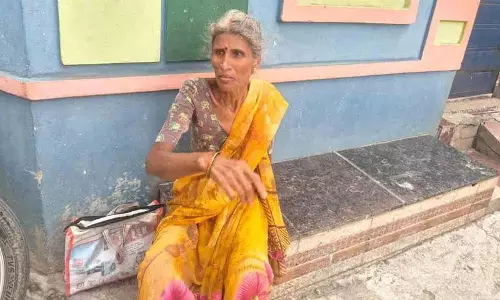 अम्मा.. मैं एक पंचायत सचिव हूं और मैं पुस्टेलाटाडु हूं अम्मा.. मैं एक पंचायत सचिव हूं और मैं पुस्टेलाटाडु हूं