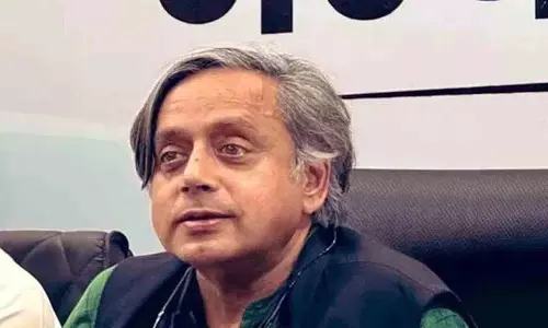 भारत सरकार को ट्रम्प के दबाव में नहीं झुकना चाहिए: शशि थरूर