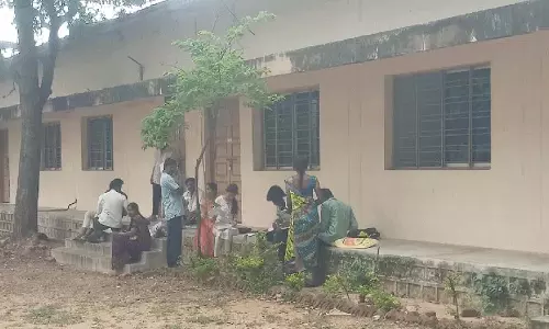 MGU इंजीनियरिंग कॉलेज के अधिकारियों के कारण बी.टेक छात्रों को परेशानियों का सामना करना पड़ रहा MGU इंजीनियरिंग कॉलेज के अधिकारियों के कारण बी.टेक छात्रों को परेशानियों का सामना करना पड़ रहा