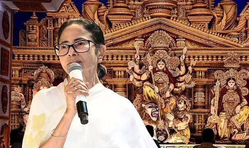 ममता ने दुर्गा पूजा समितियों को 1 लाख 10 हजार टका का सरकारी अनुदान देने की घोषणा की ममता ने दुर्गा पूजा समितियों को 1 लाख 10 हजार टका का सरकारी अनुदान देने की घोषणा की