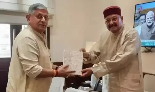 Dehradun: सतपाल महाराज ने केंद्रीय मंत्री के साथ की बैठक Dehradun: सतपाल महाराज ने केंद्रीय मंत्री के साथ की बैठक
