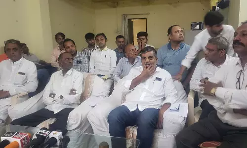 व्यापारिक समुदाय ने प्रशासनिक अनियमितताओं पर जताया विरोध