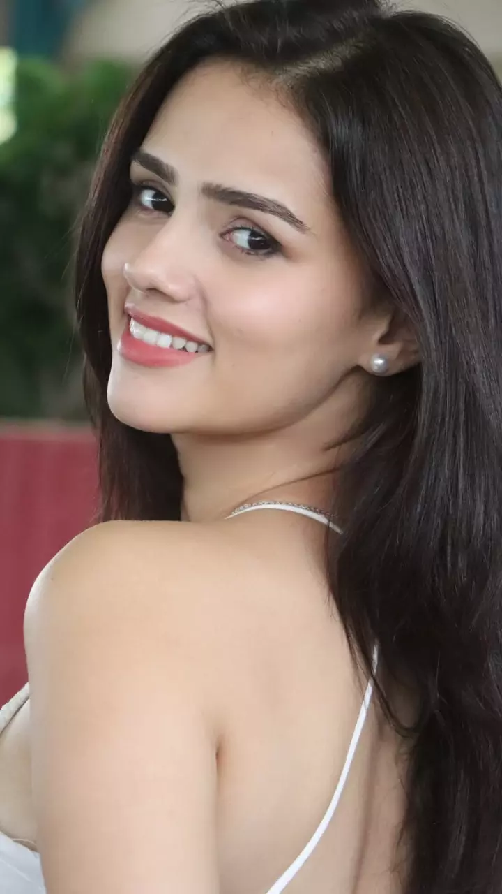 निशि सक्सेना का दिखा हॉट अवतार
