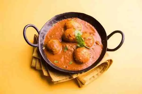 Kashmiri Dum Aloo: आलू खाने के शौकीन हैं तो एक बार कश्मीरी दम आलू जरूर ट्राई करें Kashmiri Dum Aloo: आलू खाने के शौकीन हैं तो एक बार कश्मीरी दम आलू जरूर ट्राई करें