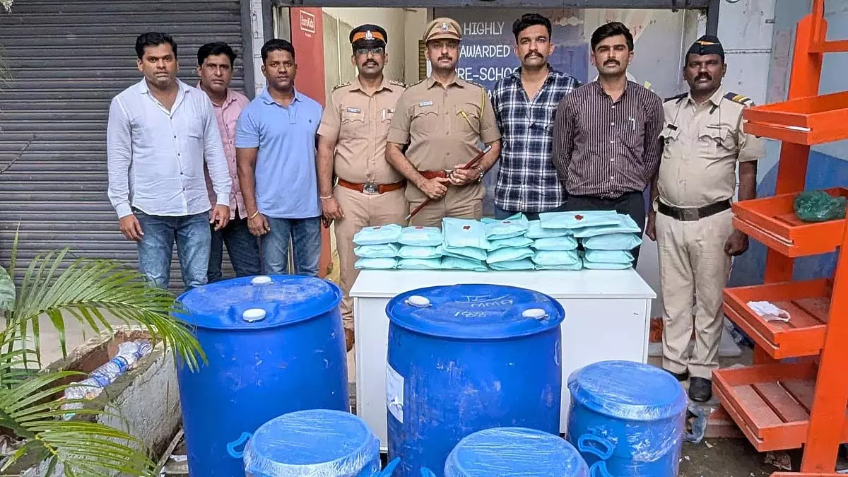 पवई ड्रग गोदाम का भंडाफोड़: मैसूरु छापे के बाद 44 करोड़ की MD , रसायन जब्त पवई ड्रग गोदाम का भंडाफोड़: मैसूरु छापे के बाद 44 करोड़ की MD , रसायन जब्त