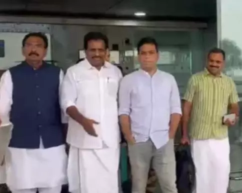 रायपुर में प्रदर्शन करने पहुंचे केरल के सांसद, ननों की गिरफ्तारी का विरोध रायपुर में प्रदर्शन करने पहुंचे केरल के सांसद, ननों की गिरफ्तारी का विरोध