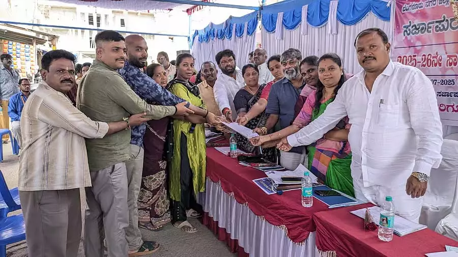 अनेकल ग्राम सभा: अनुपस्थित अधिकारियों को नोटिस अनेकल ग्राम सभा: अनुपस्थित अधिकारियों को नोटिस