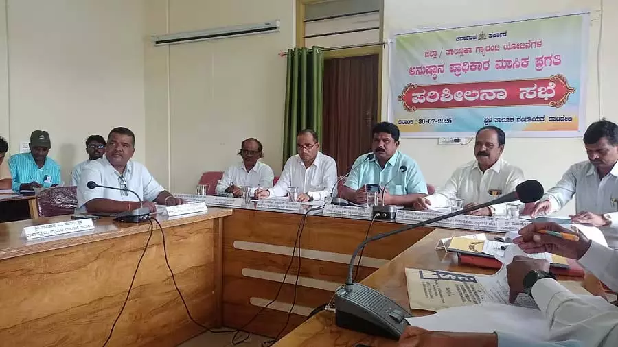 Dandeli : गारंटी योजना का लाभ पात्र लोगों तक पहुँचाएँ Dandeli : गारंटी योजना का लाभ पात्र लोगों तक पहुँचाएँ