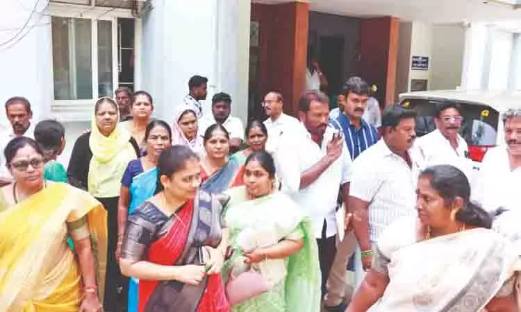 तिरुचि परिषद की बैठक के दौरान DMK में गुटीय कलह फिर से सामने आई तिरुचि परिषद की बैठक के दौरान DMK में गुटीय कलह फिर से सामने आई