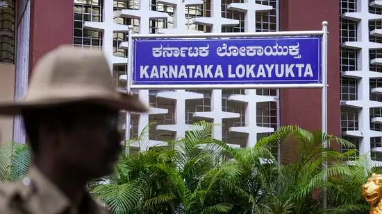 पूर्व क्लर्क के पास 24 मकान, 30 करोड़ की संपत्ति वेतन था ₹15,000 पूर्व क्लर्क के पास 24 मकान, 30 करोड़ की संपत्ति वेतन था ₹15,000