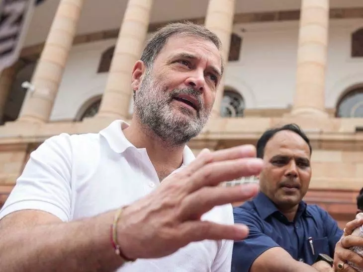 राहुल गांधी के वोट चोरी के आरोपों को चुनाव आयोग ने बताया गैर-जिम्मेदाराना राहुल गांधी के वोट चोरी के आरोपों को चुनाव आयोग ने बताया गैर-जिम्मेदाराना