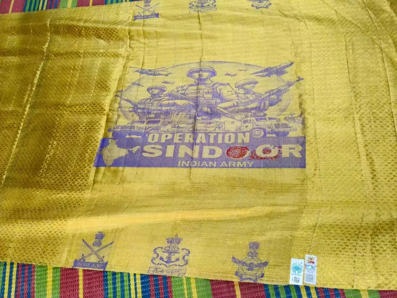 Telangana: सिरसिला बुनकर ने प्रधानमंत्री मोदी के लिए सुनहरा शॉल बनाया Telangana: सिरसिला बुनकर ने प्रधानमंत्री मोदी के लिए सुनहरा शॉल बनाया