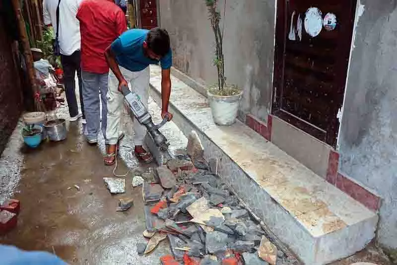 Jalandhar: ड्रग तस्कर की संपत्ति को नुकसान पहुंचाया गया Jalandhar: ड्रग तस्कर की संपत्ति को नुकसान पहुंचाया गया