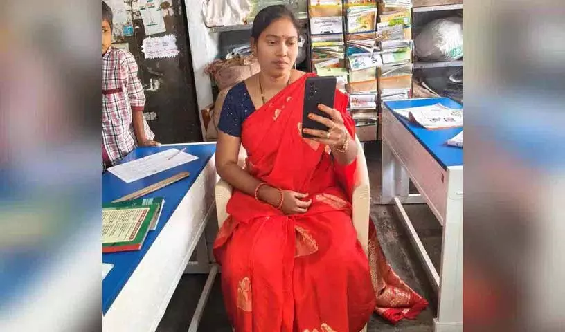 FRS Server खराब है.. शिक्षक चिंतित FRS Server खराब है.. शिक्षक चिंतित