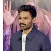 धनुष ने सन ऑफ सरदार 2 स्क्रीनिंग में सिंपल लुक से बटोरीं सुर्खियां धनुष ने सन ऑफ सरदार 2 स्क्रीनिंग में सिंपल लुक से बटोरीं सुर्खियां