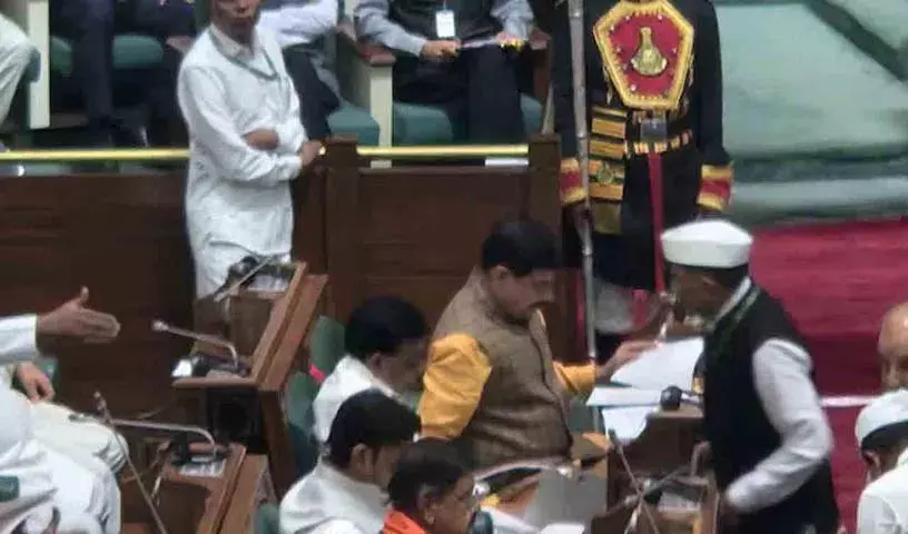विपक्षी दलों ने मंत्री के इस्तीफे की मांग की विपक्षी दलों ने मंत्री के इस्तीफे की मांग की