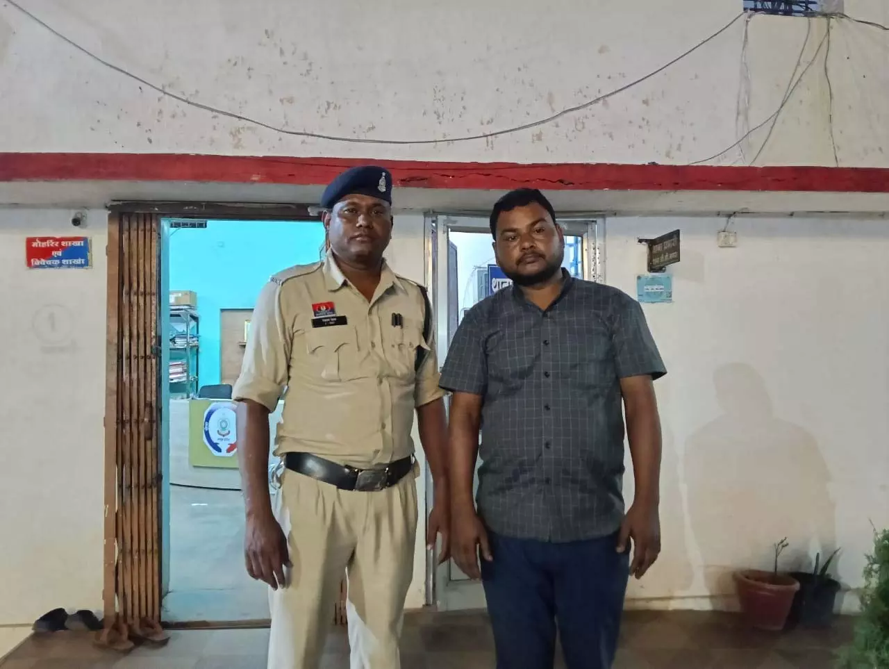 Raipur Breaking: लाखों के गांजे के साथ पकड़ाया अंतर्राज्यीय तस्कर सुभाष तिवारी Raipur Breaking: लाखों के गांजे के साथ पकड़ाया अंतर्राज्यीय तस्कर सुभाष तिवारी