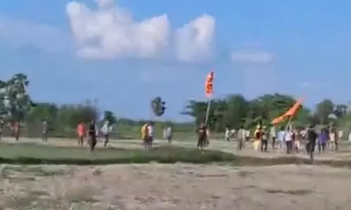 झंडा जुलूस पर पथराव, थाना प्रभारी सहित कई घायल