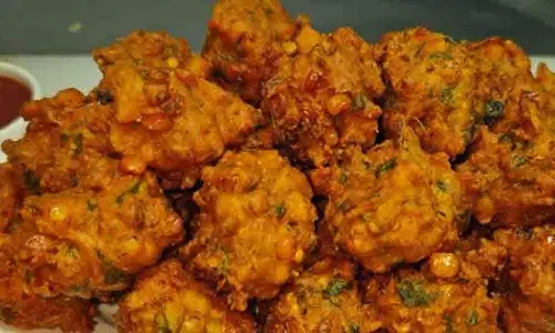 Corn Pakoras:  बारिश के दौरान खाएं ये मसालेदार डिश
