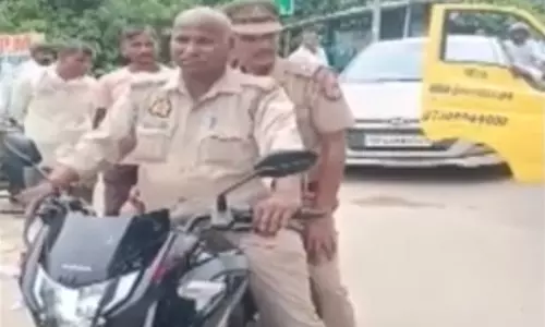 नशे में धुत दरोगा कैमरे में कैद, कार्रवाई होनी तय?