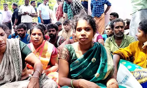 विचाराधीन कैदी की मौत: पहाड़ी आदिवासियों ने वन विभाग कार्यालय का घेराव किया विचाराधीन कैदी की मौत: पहाड़ी आदिवासियों ने वन विभाग कार्यालय का घेराव किया